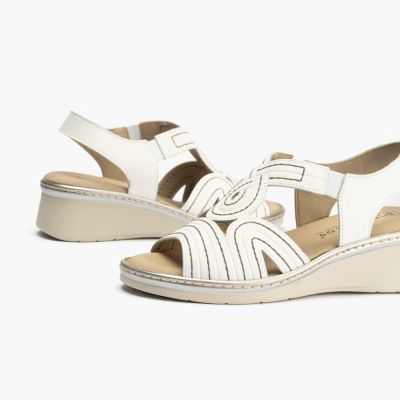 Дамски сандал в бял цвят PITTILOS (SKU)5683
