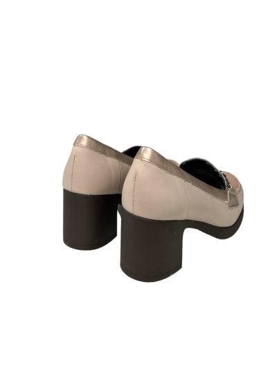 Дамска обувка в бежов цвят среден ток PITILLOS (SKU)30002