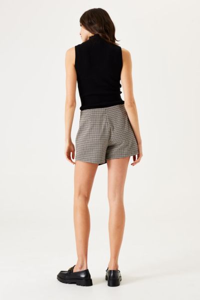 GARCIA Women's Fine Sleeveless Sweater (SKU) T40220