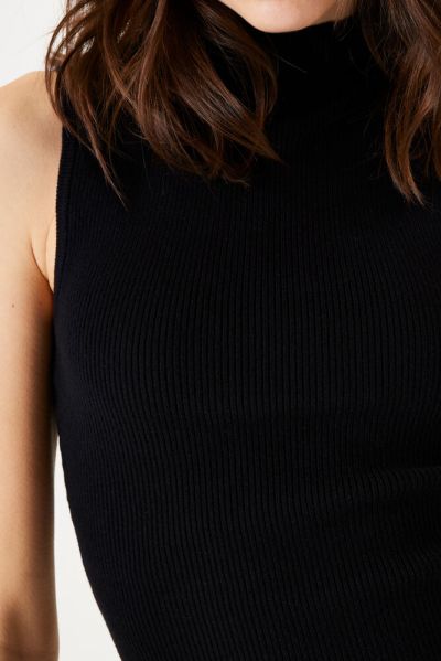 GARCIA Women's Fine Sleeveless Sweater (SKU) T40220