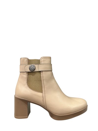 Elegant women's boot in cream color DORKING (SKU)9422