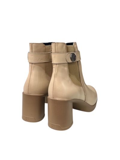 Elegant women's boot in cream color DORKING (SKU)9422