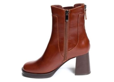 Elegant women's boot in caramel color with heel REGARDE LE CIEL (SKU)BETHANY02