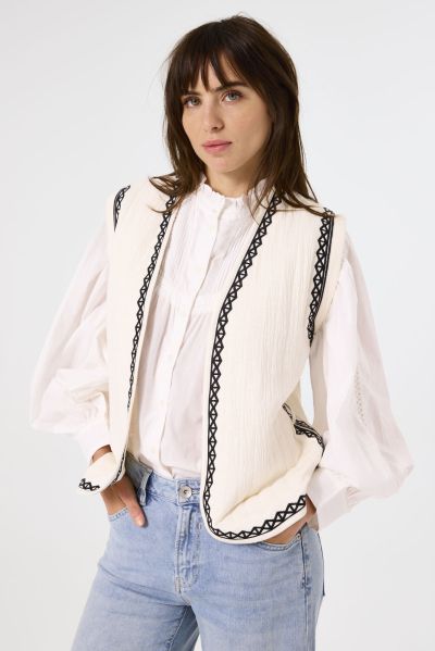 Дамски елек от фина текстурирана материя GARCIA (SKU) B50093